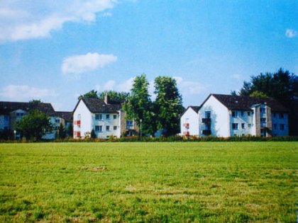 Wohnanlage Bachstraße mit Blick in die Wiesenlandschaft