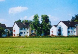 Wohnanlage Bachstraße mit Blick in die Wiesenlandschaft